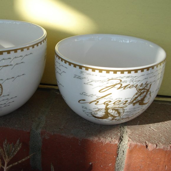 Set of two Holiday bowls == BW Boston Warehouse Trading - Picture 5 of 6